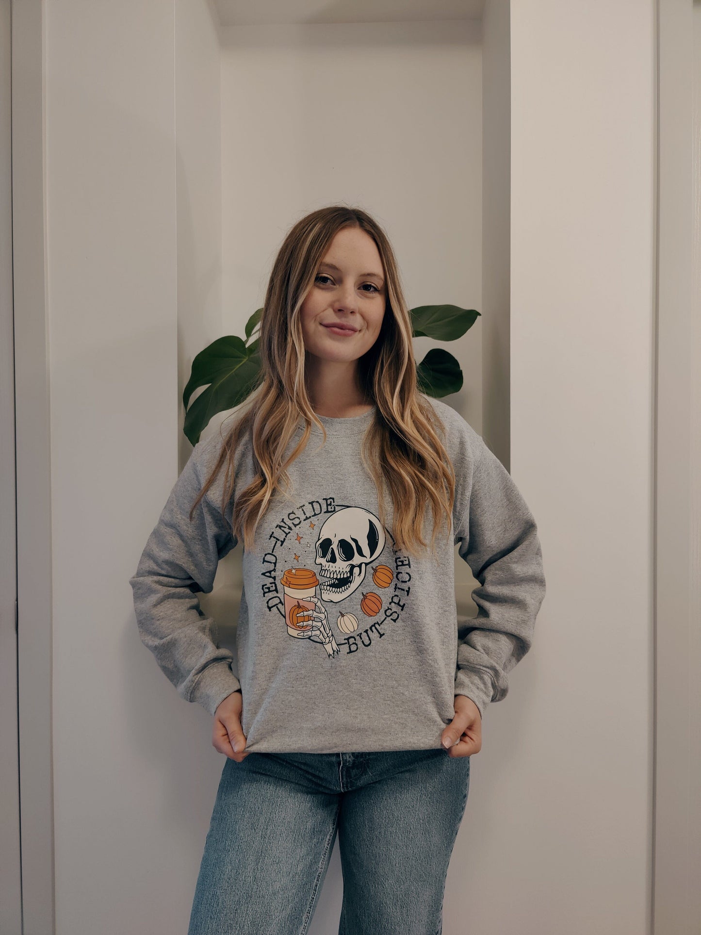 Dead inside but Spiced Crewneck - Grey Sweatshirt Blonde Ambition